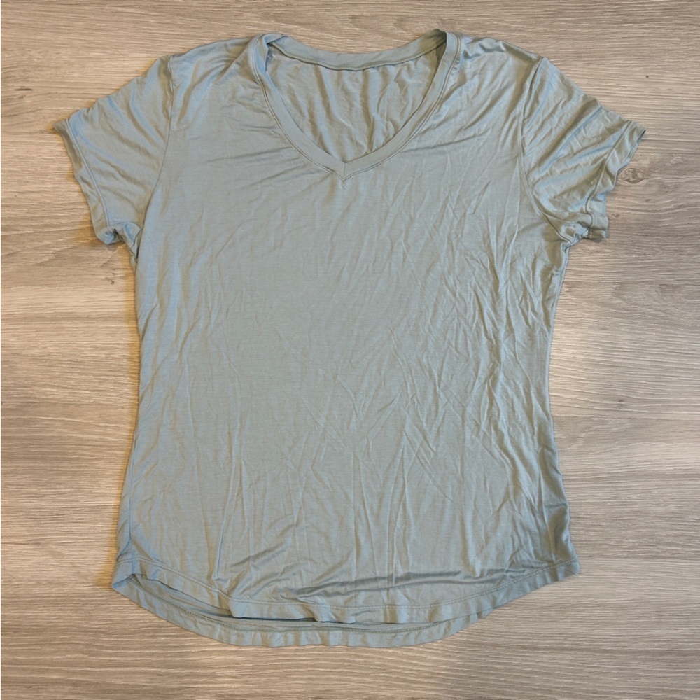 Zyia Women’s Light Blue Lightweight V-Neck Tee - Medium